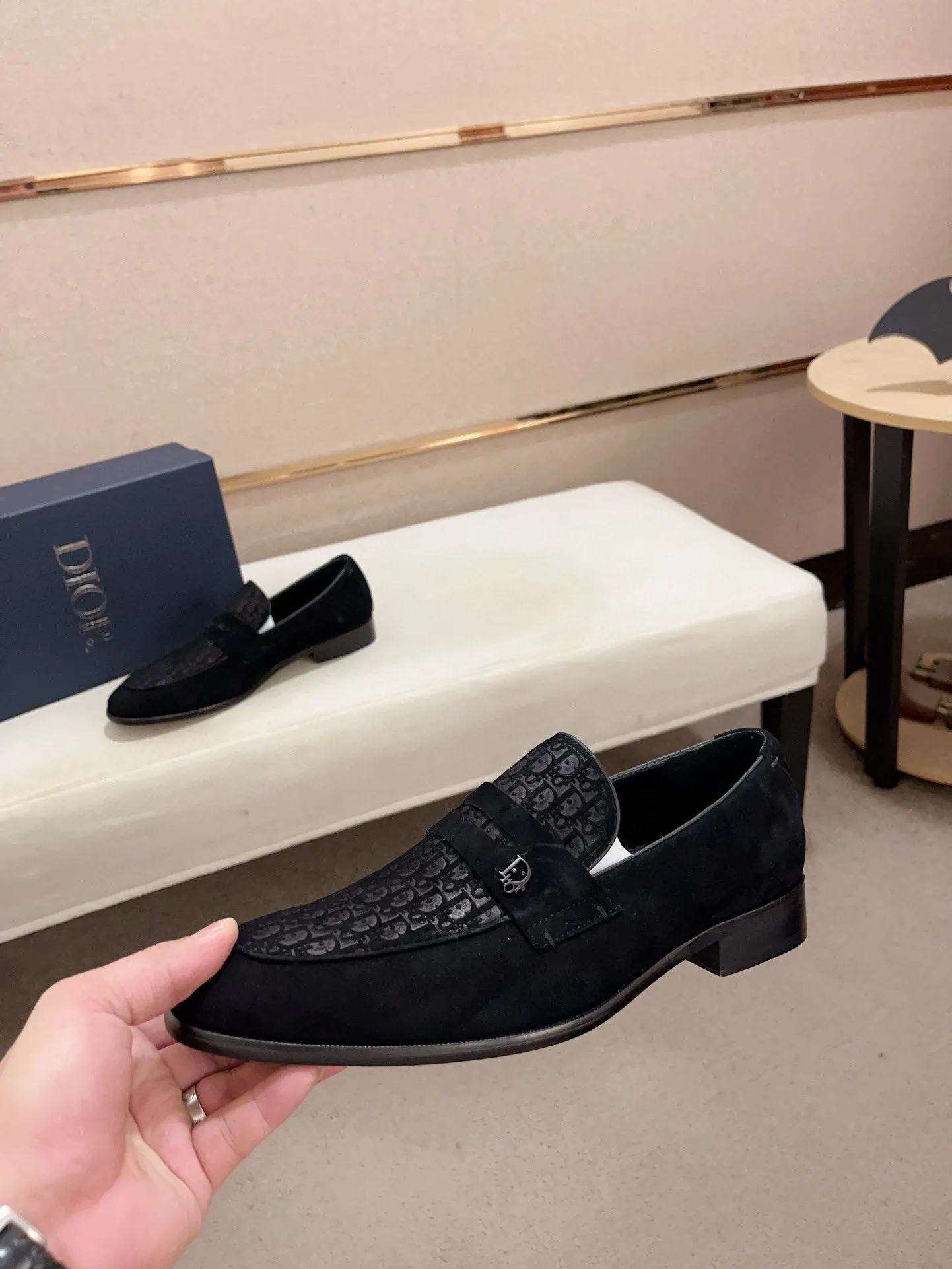 Men's shoes 💰: 540💰 High-end version of Dior Dior's new series. Famous actors and Internet celebrities wear super popular designs. The sculptures of French artist Niki de Saint Phalle are designed as rings. Material: Fabric: Imported original material. Foot: cowhide. Outsole: Rubber outsole. Men's shoe size: 38~44. Can be customized to size 45.